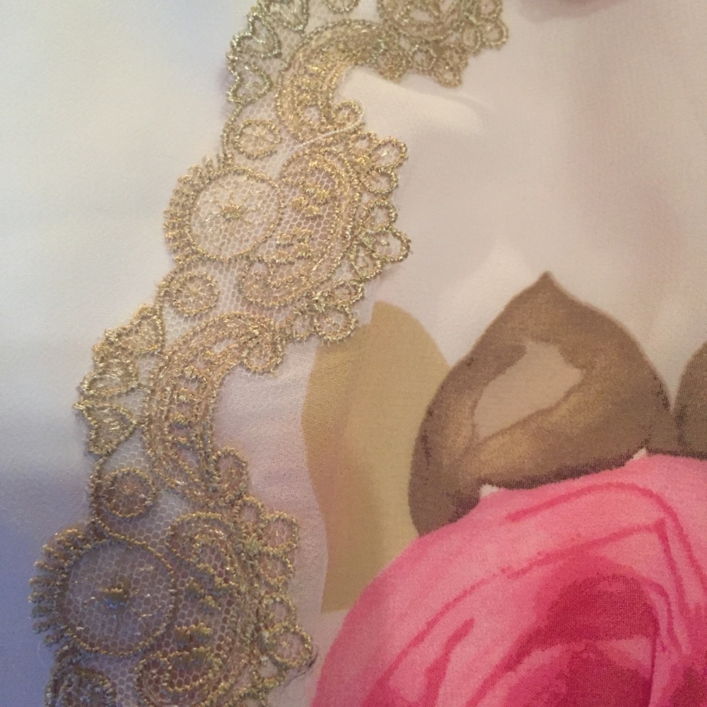 In Bloom Robe - Picture 5 of 16